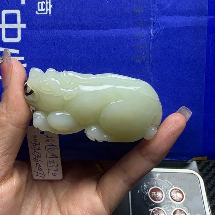 石***院和田玉未镶嵌挂件