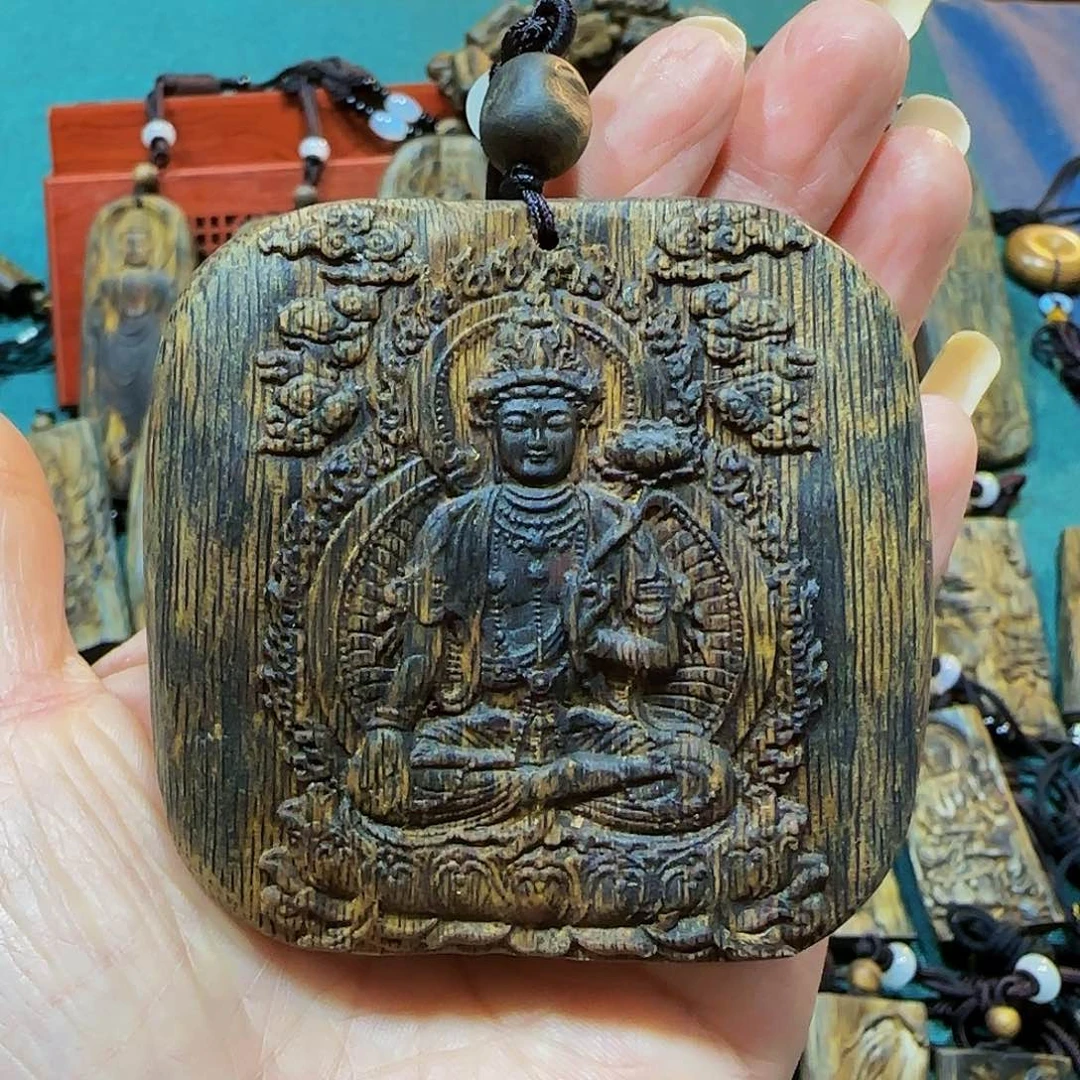 沉香吊坠老*哥海南白奇乌身老料雕刻大势至带绳39克