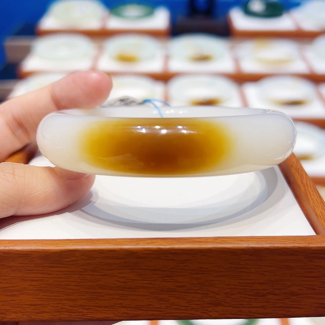 和田玉未镶嵌手镯一口糖5859