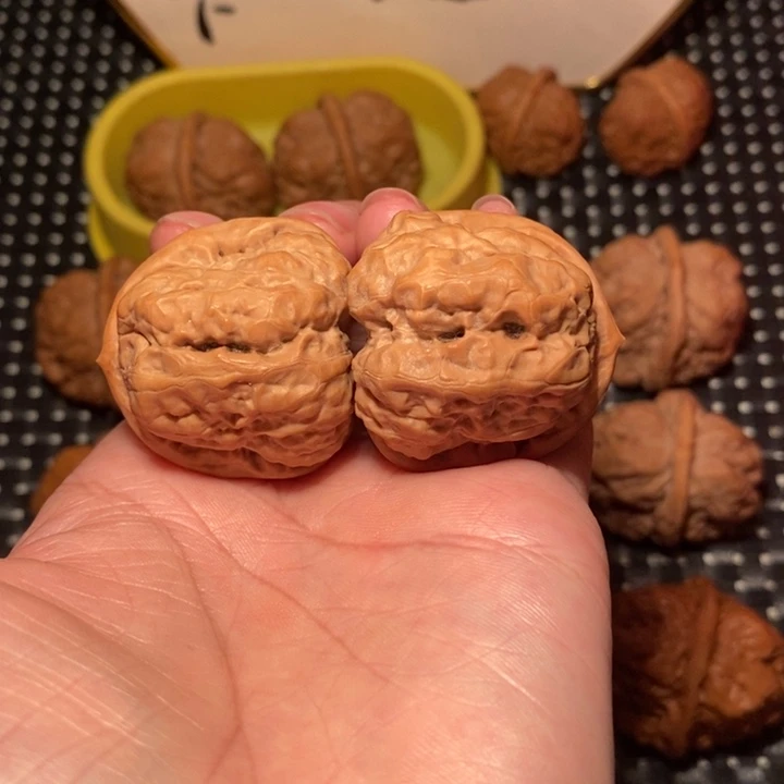 鸡***蛋把件文玩核桃四开八腿