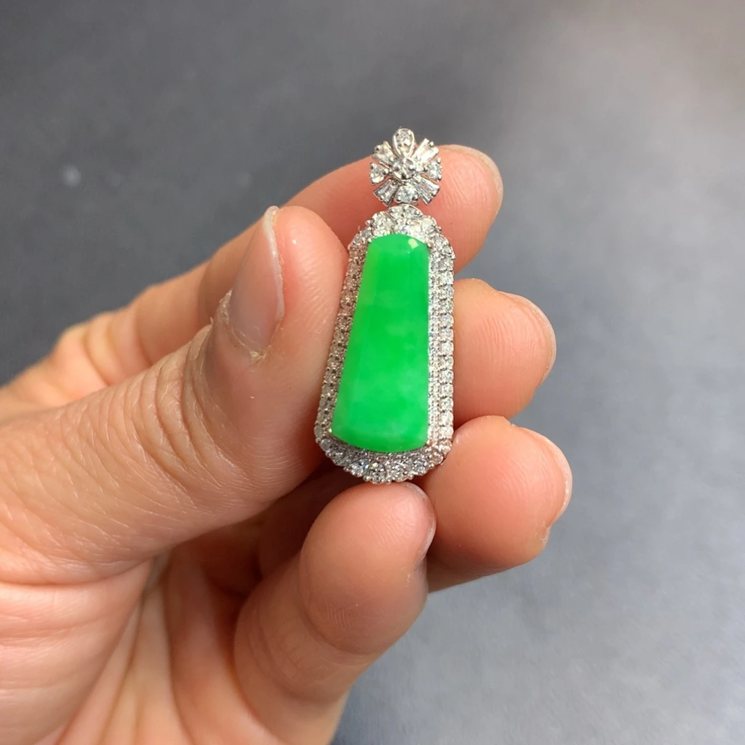 翡翠吊坠(不含链)18K金镶嵌