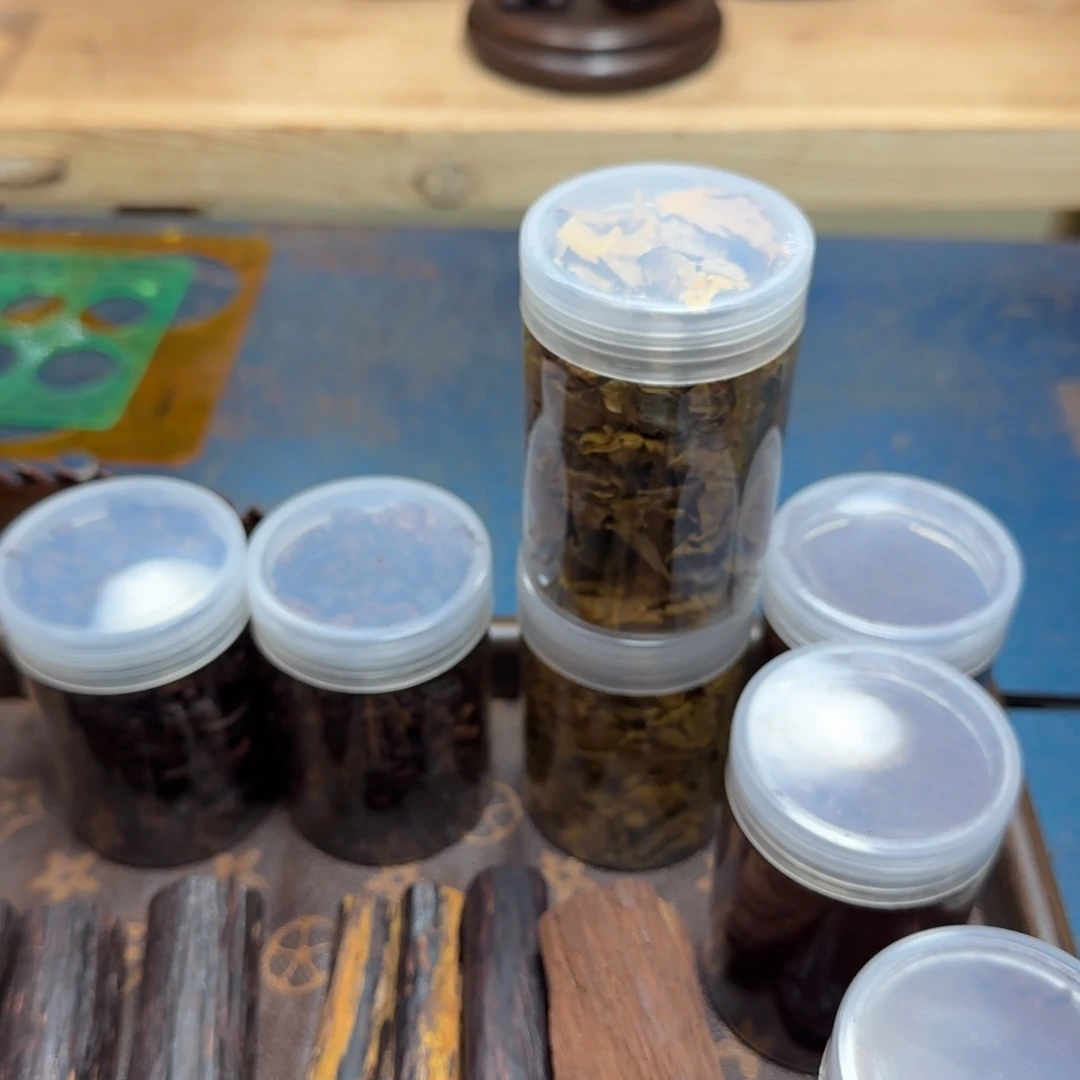 事***成藤类降真香黄药片