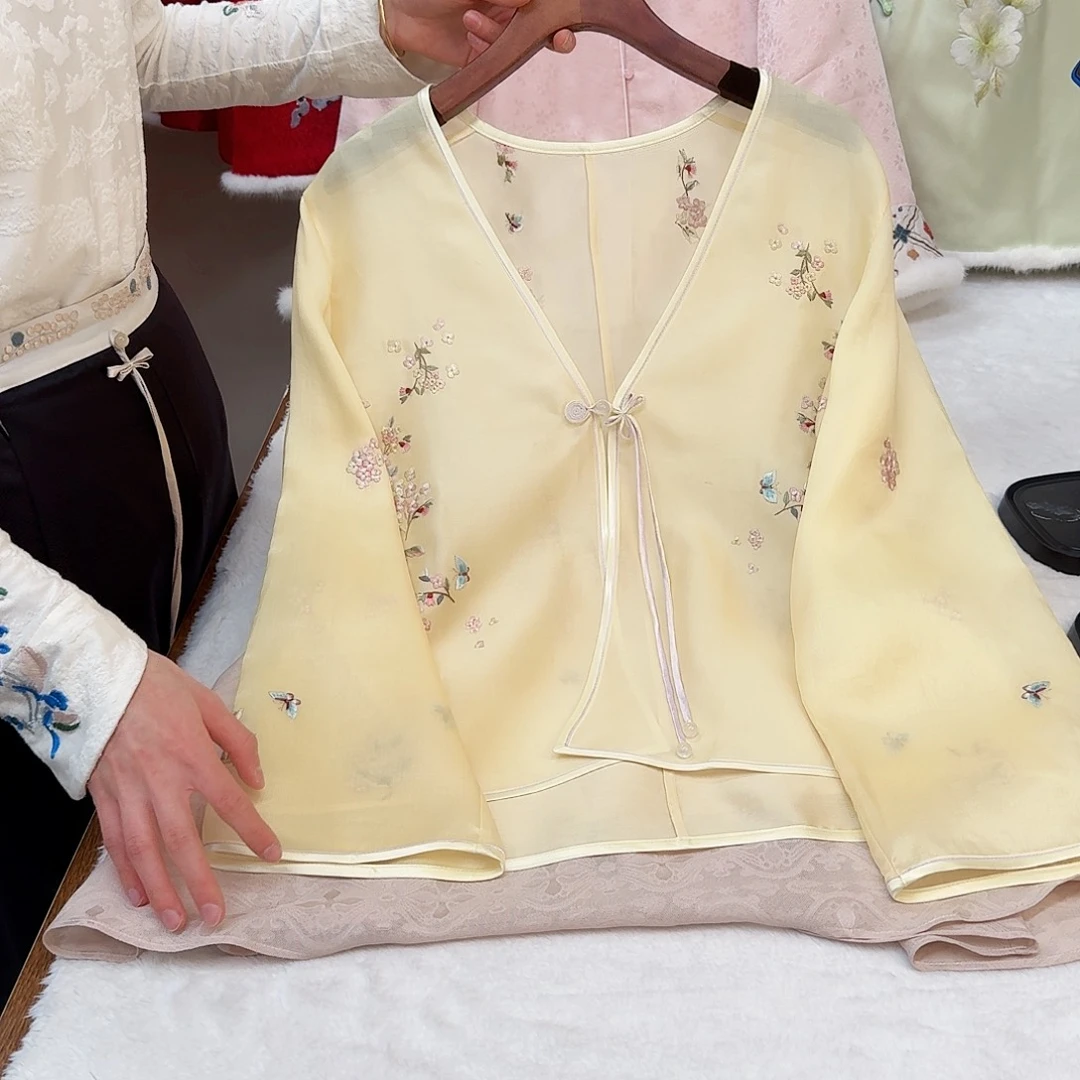 刺绣苏绣一物一件黄色