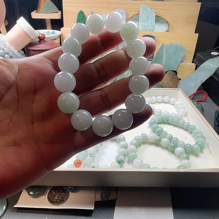 翡翠未镶嵌颈饰翡翠手镯
