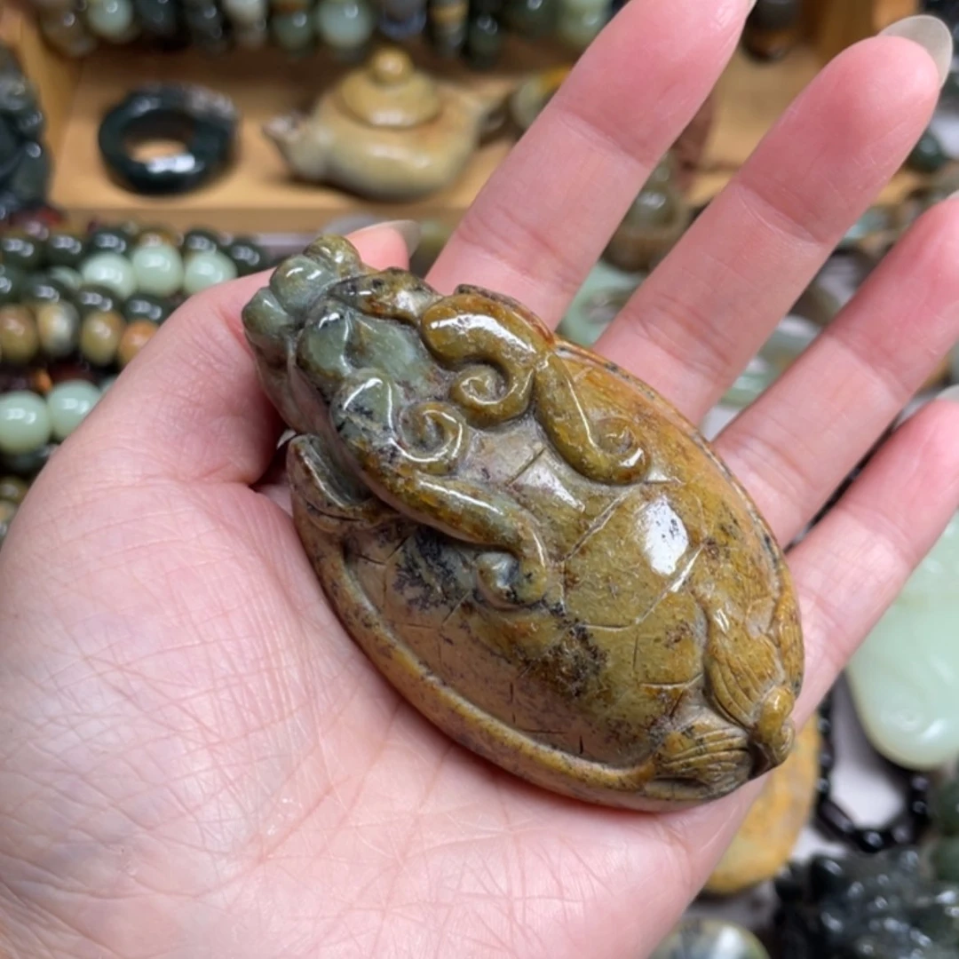 【闪购商品】未镶嵌岫岩河磨玉(透闪石质玉)把件