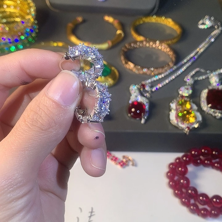 非金属43耳扣。