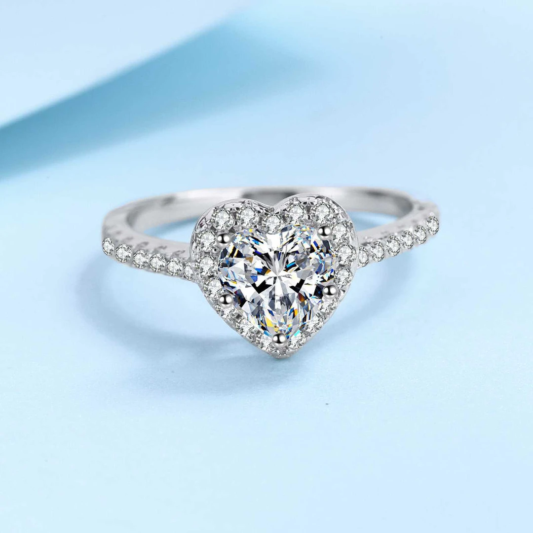 微镶钻石爱心戒指  时尚金典 送礼必备礼物