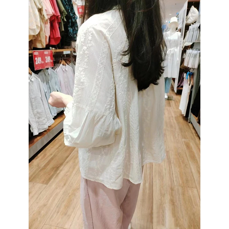 女装春夏新款法式复古提花刺绣蕾丝圆领衬衫设计感拼接灯笼袖套装