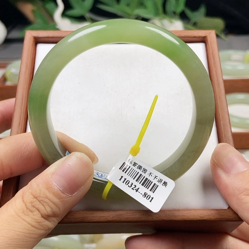 【闪购商品】和田玉手镯未镶嵌57.5