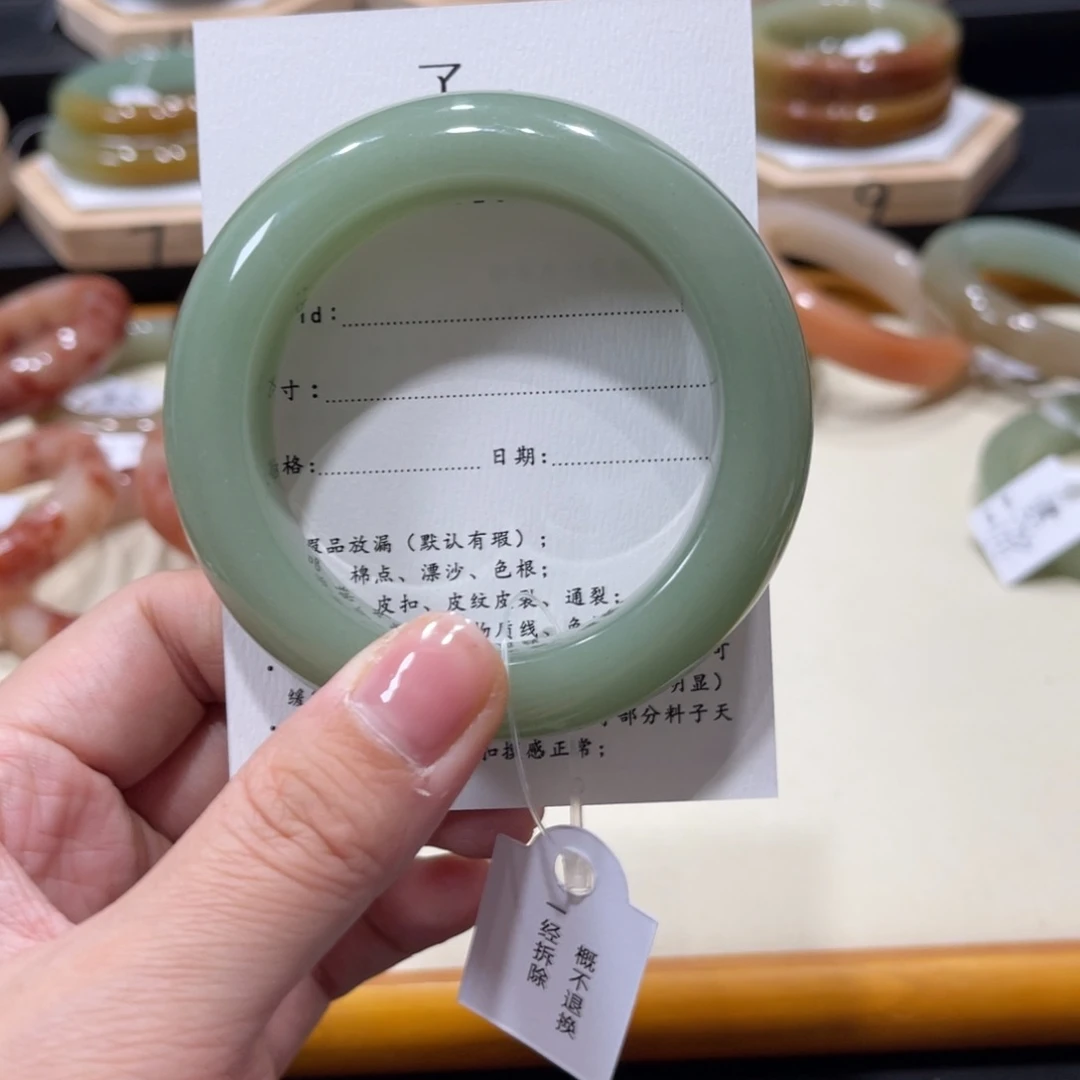 未镶嵌手镯石英质玉