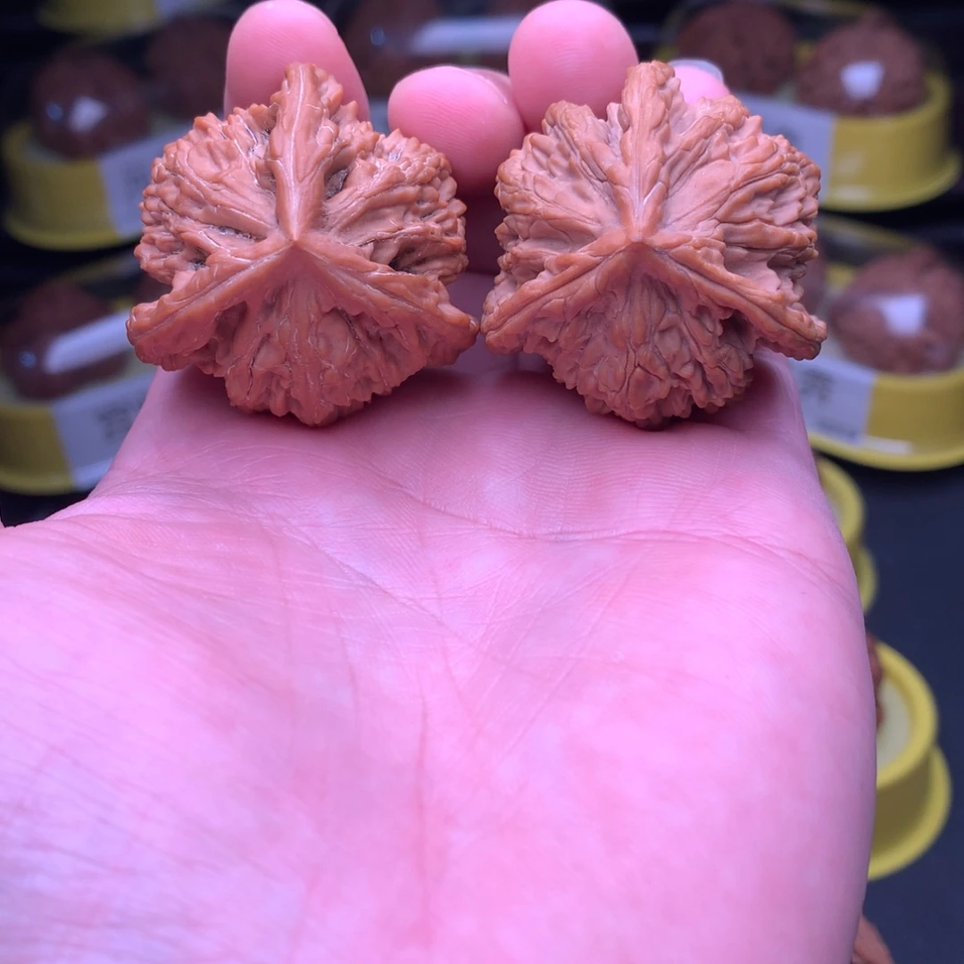 文玩核桃吊坠虎奔