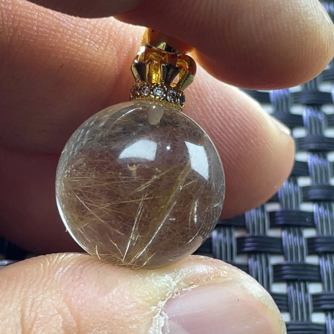 水晶吊坠未镶嵌上**?