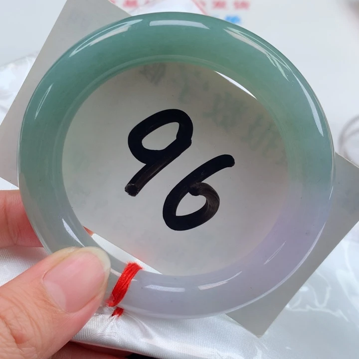 翡翠手镯未镶嵌翡翠