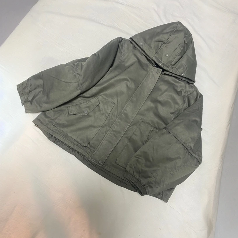 连帽前面两个大口袋派克服（无毛领）-果梓08222