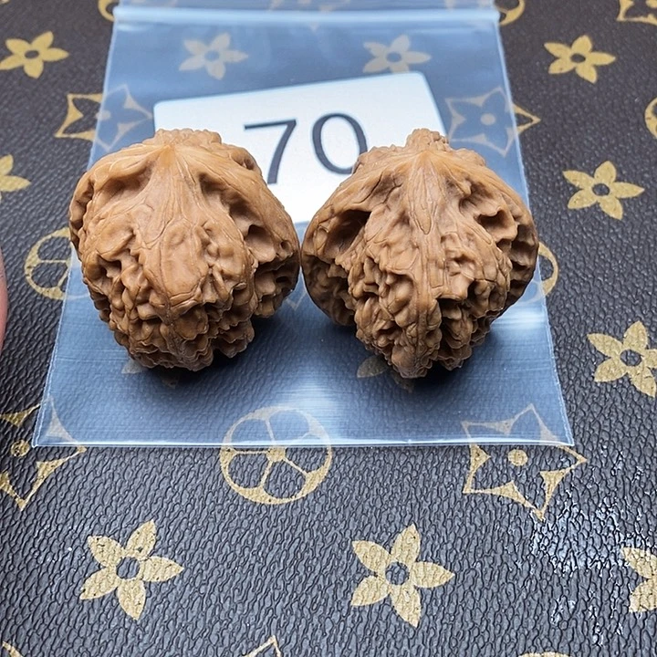 文玩核桃吊坠鸡心