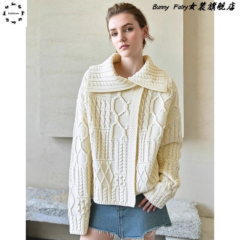 高级感白色立体绞花翻领长袖毛衣女秋新款设计感宽松显瘦套头上衣