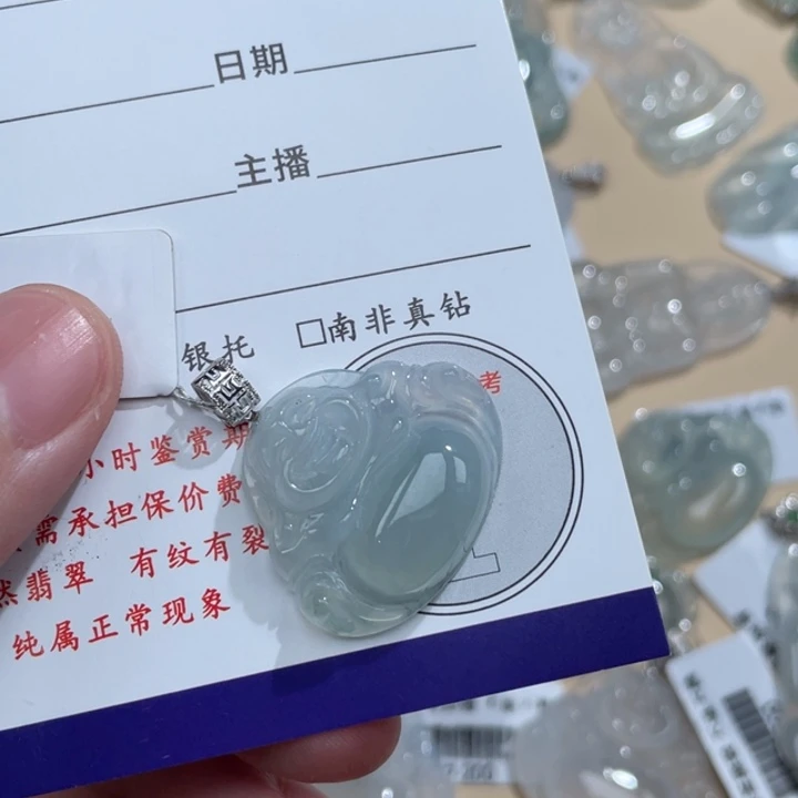 颈饰18K金镶嵌翡翠啾***啾