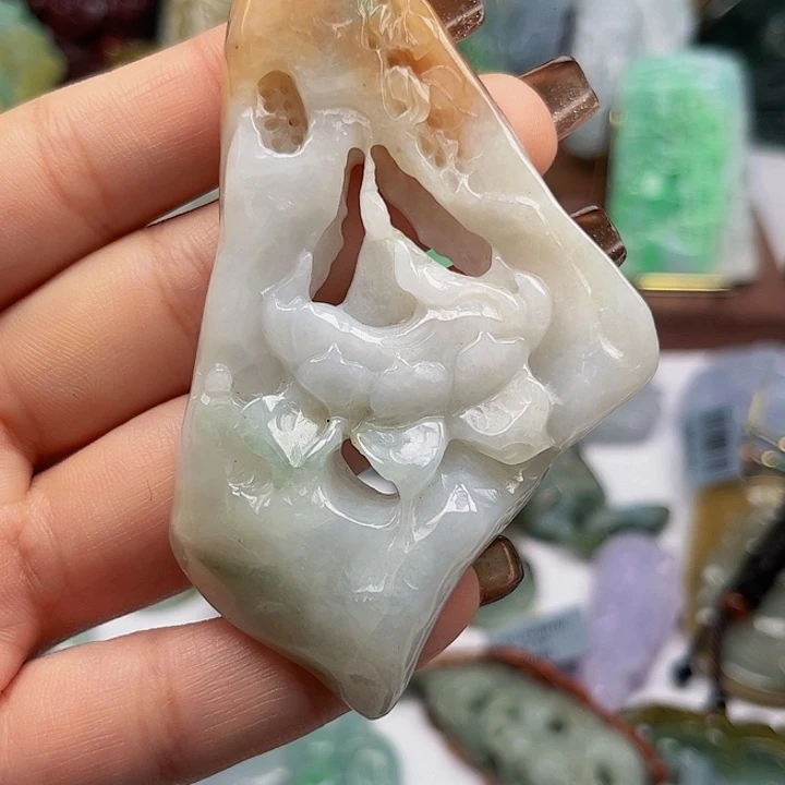 翡翠未镶嵌颈饰挂件