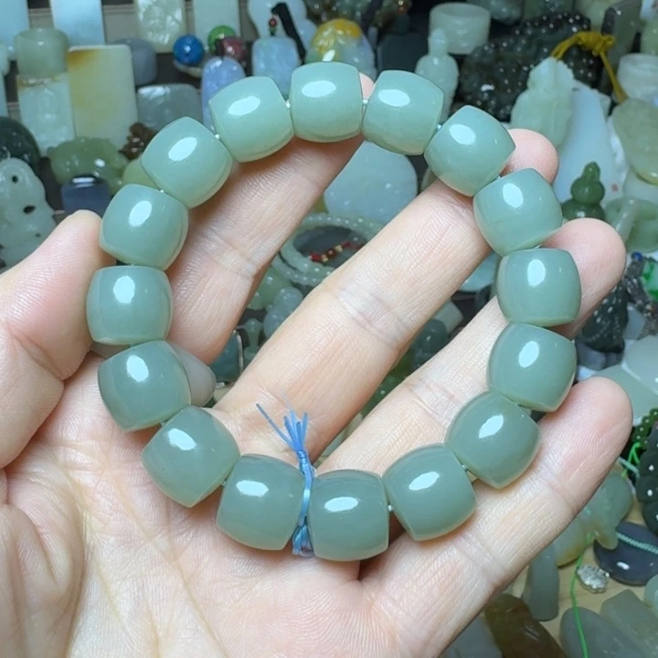 清***。和田玉未镶嵌颈饰