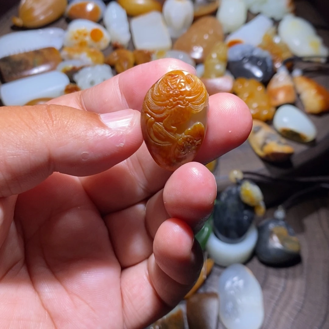 扶***海和田玉未镶嵌颈饰