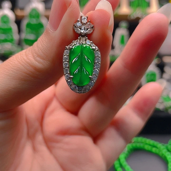 翡翠未镶嵌颈饰246657