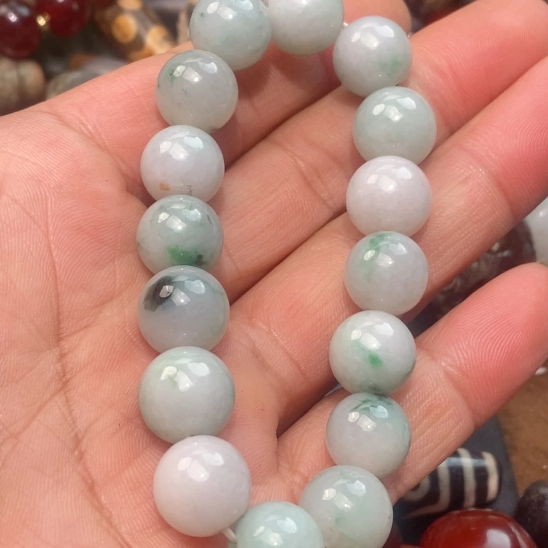 未镶嵌珠子的颜色是蓝色玛瑙/玉髓