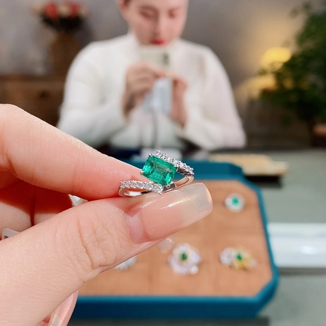 祖母绿戒指18K金镶嵌1ct