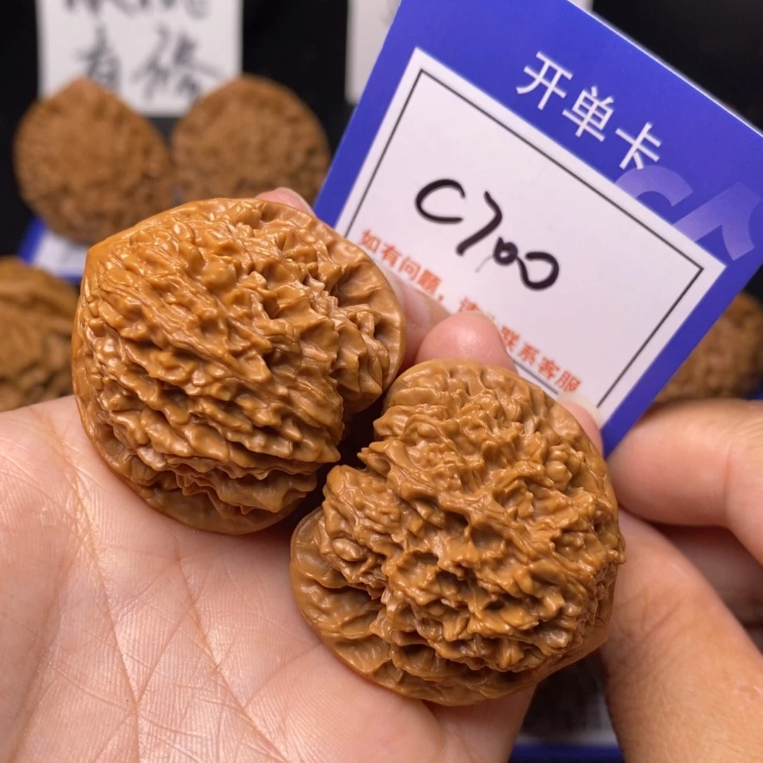 阳****桃核吊坠38满天星c700