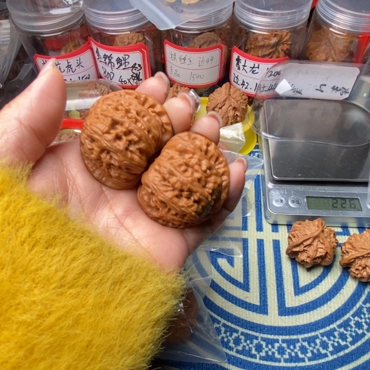 无***态吊坠桃核白狮子核桃