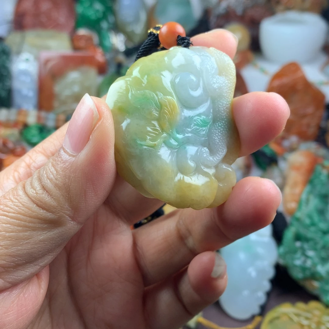 翡翠未镶嵌颈饰挂件