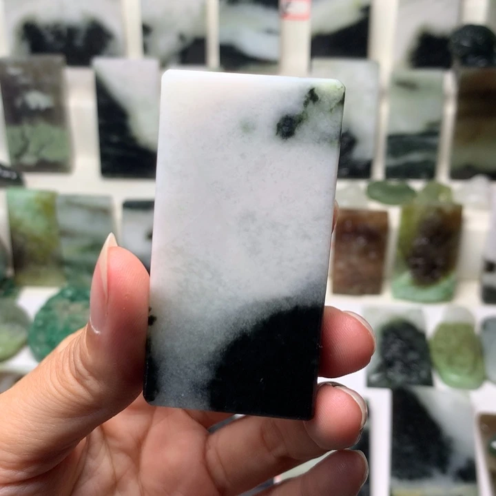 独山玉未镶嵌颈饰