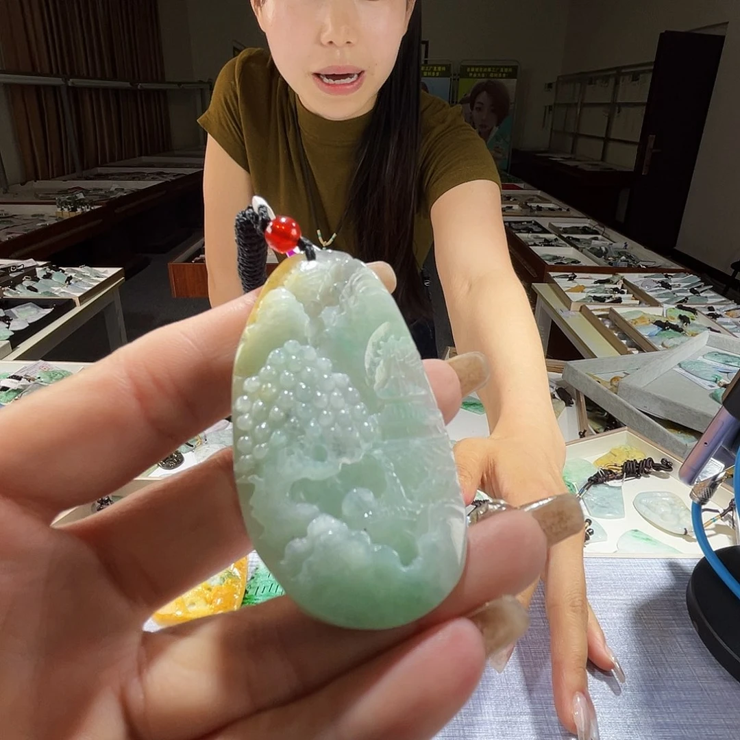 翡翠未镶嵌颈饰一