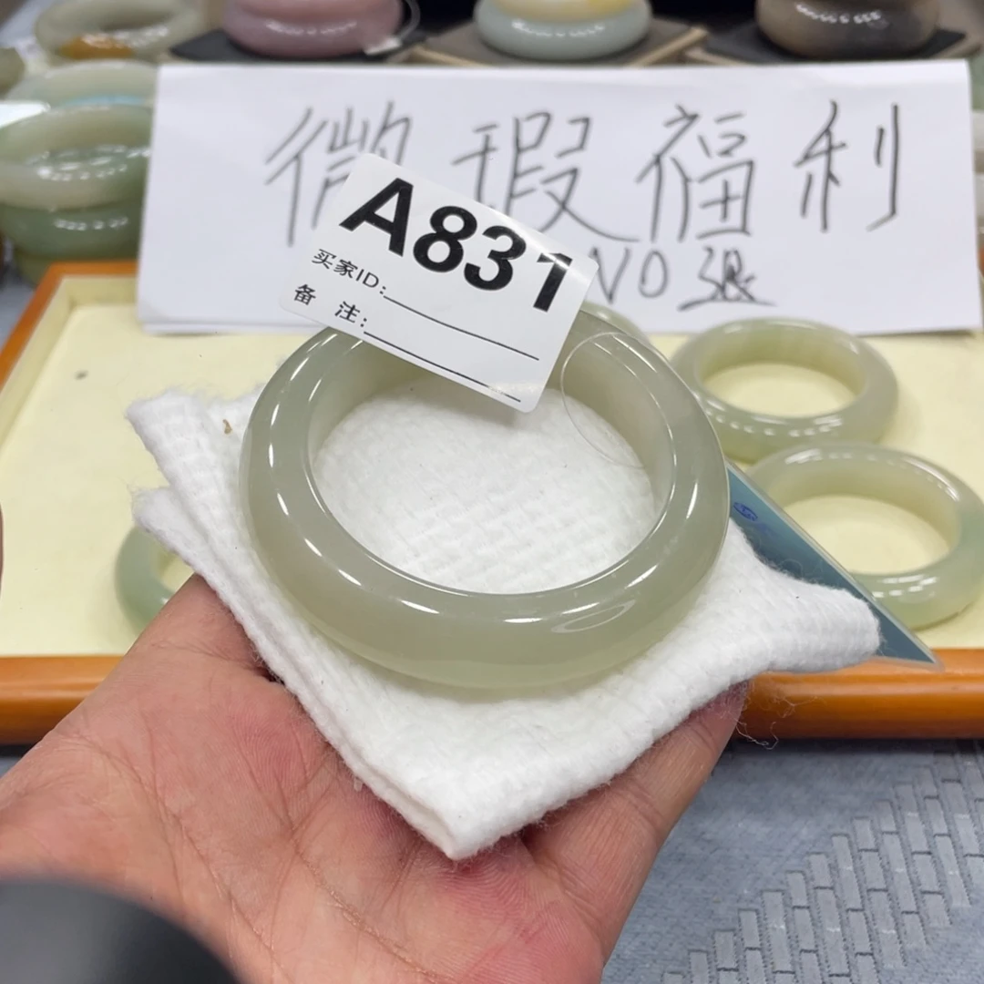 石英岩玉手镯未镶嵌一***陈