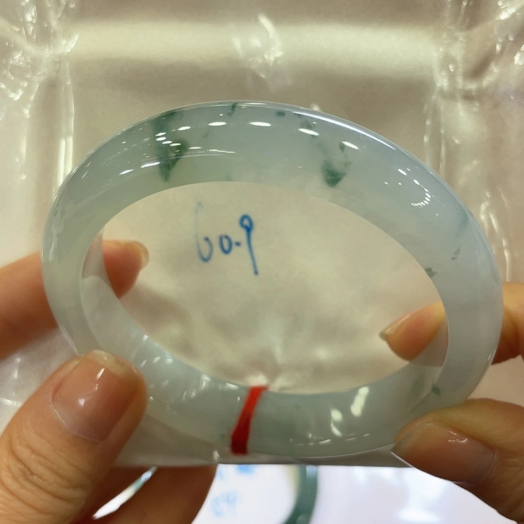 翡翠手镯未镶嵌翡翠手镯