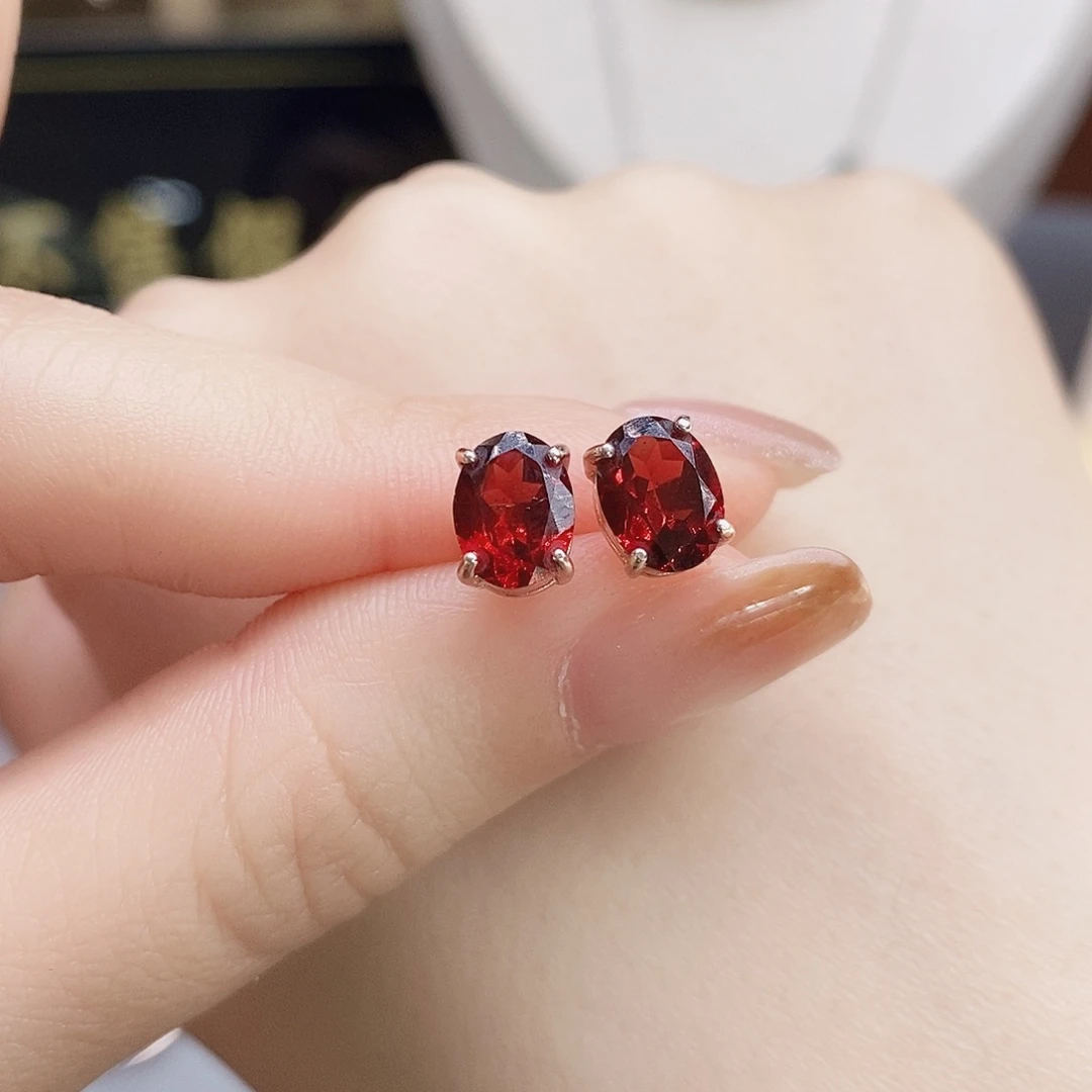 银S925镶嵌耳钉石榴石耳钉