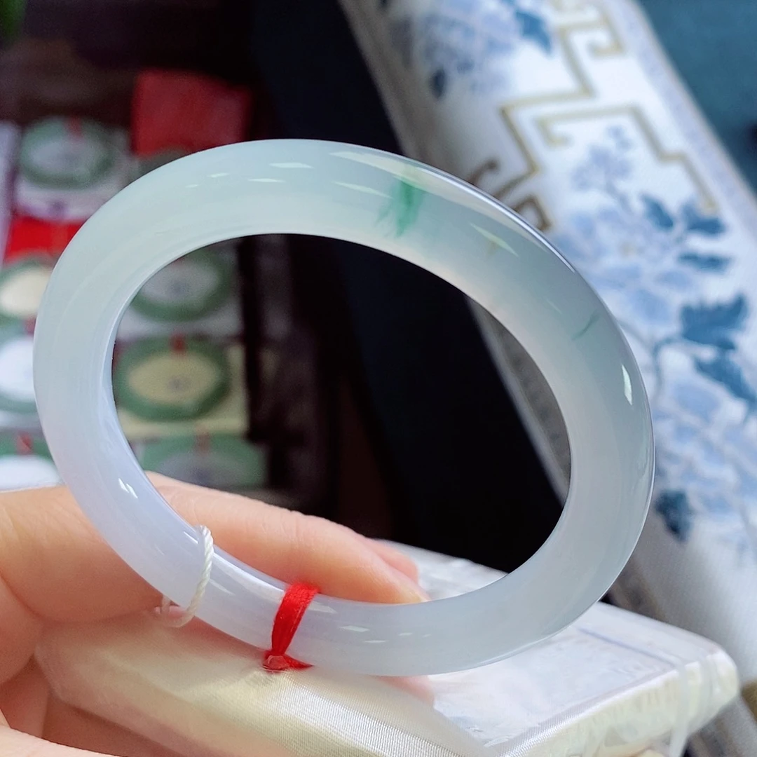 翡翠未镶嵌手镯（圆镯）56冰圆发光发亮