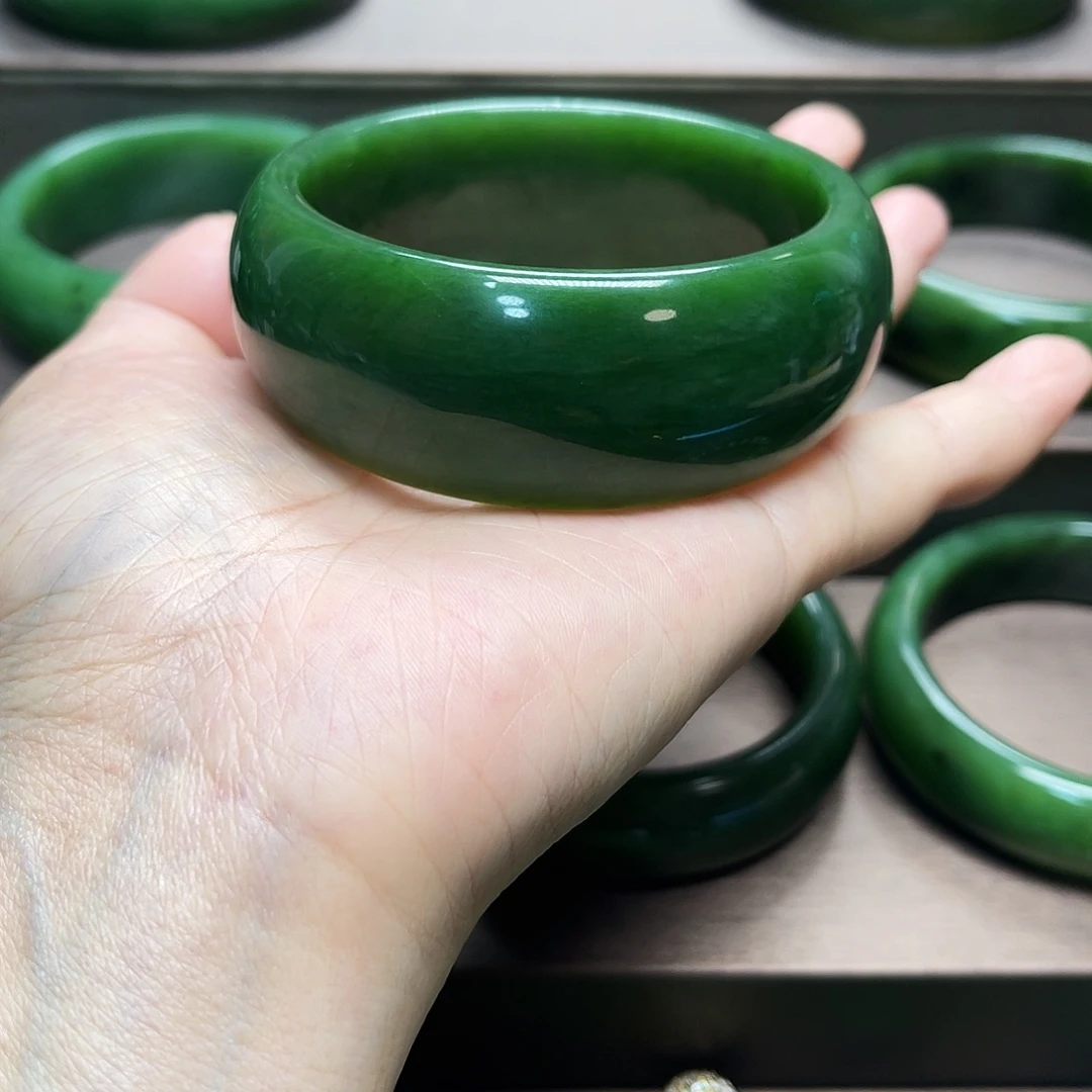 和田玉（碧玉）未镶嵌手镯