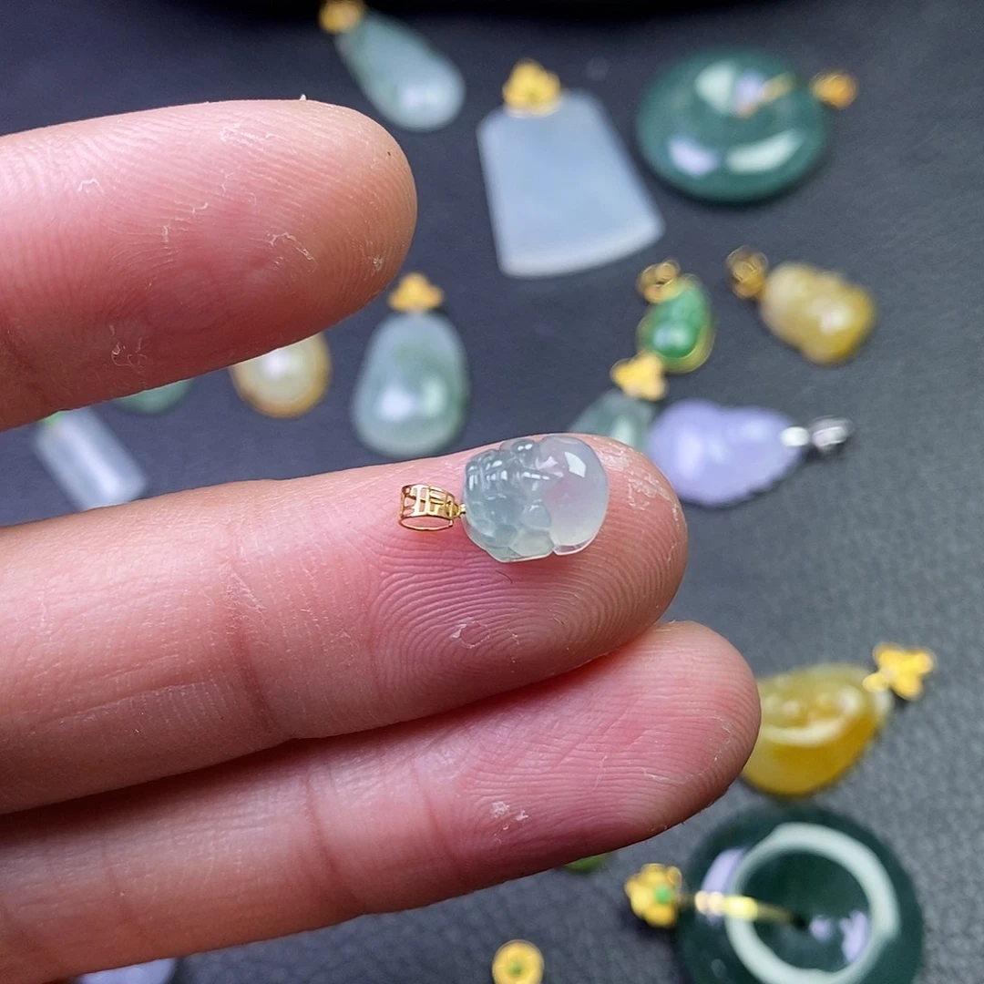 颈饰18K金镶嵌翡翠