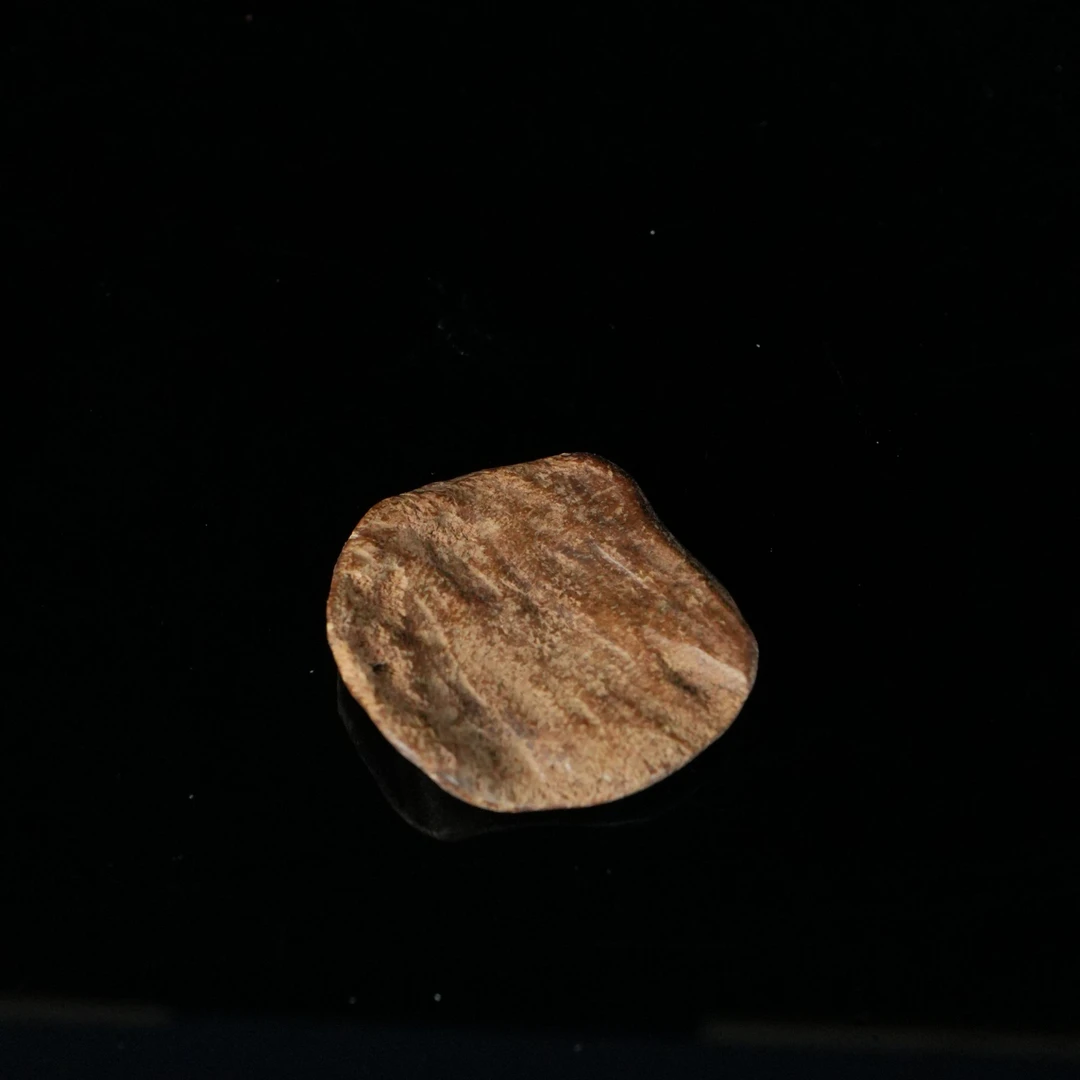 B6024 老挝土沉老料沉水沉香镶嵌吊坠 3.5x3.2x0.53cm  2.98g