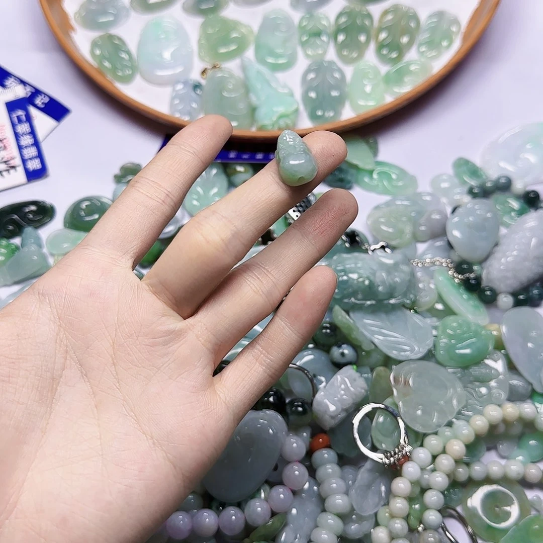 翡翠未镶嵌吊坠(赠链)翡翠