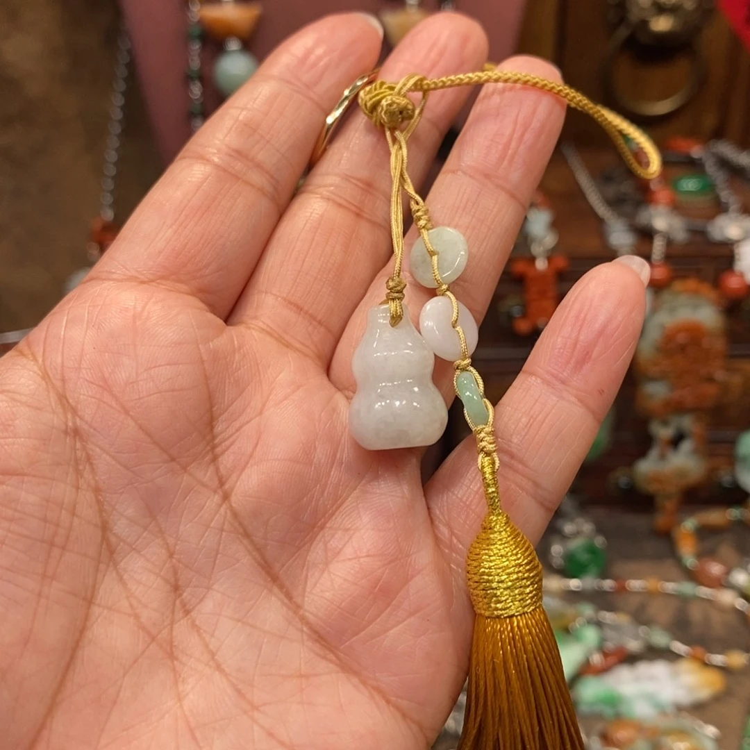 翡翠吊坠(赠链)未镶嵌