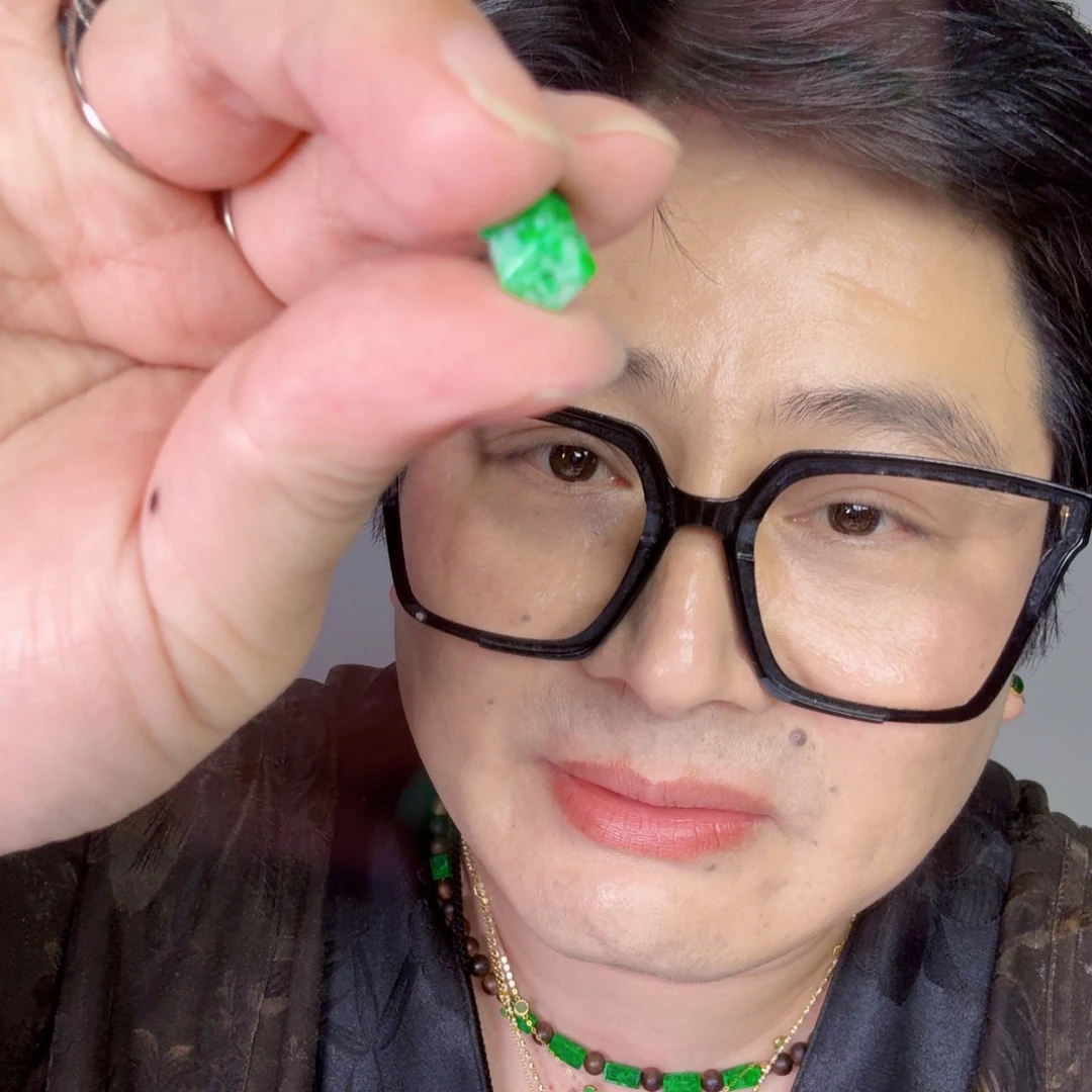颈饰未镶嵌翡翠一件