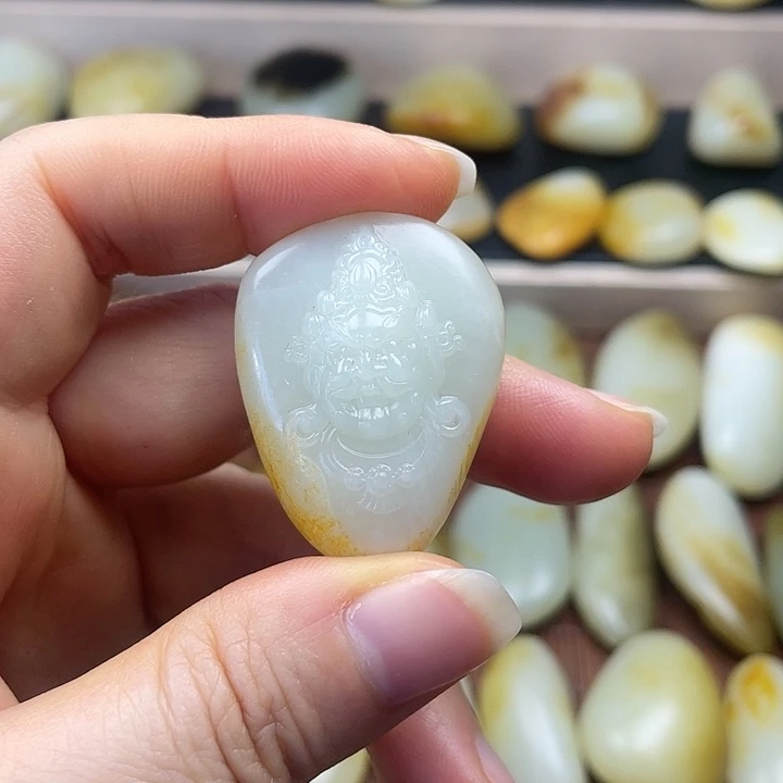 九***尘和田玉未镶嵌颈饰