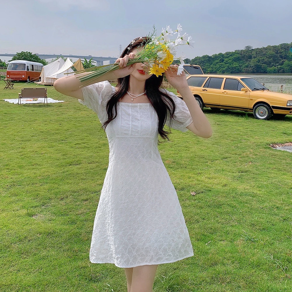 方领连衣裙收腰泡泡袖小众甜美设计感连衣裙