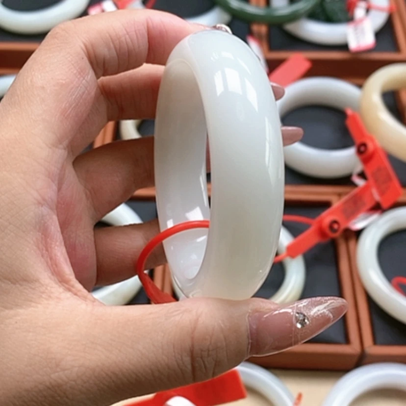 【闪购商品】未镶嵌手镯和田玉