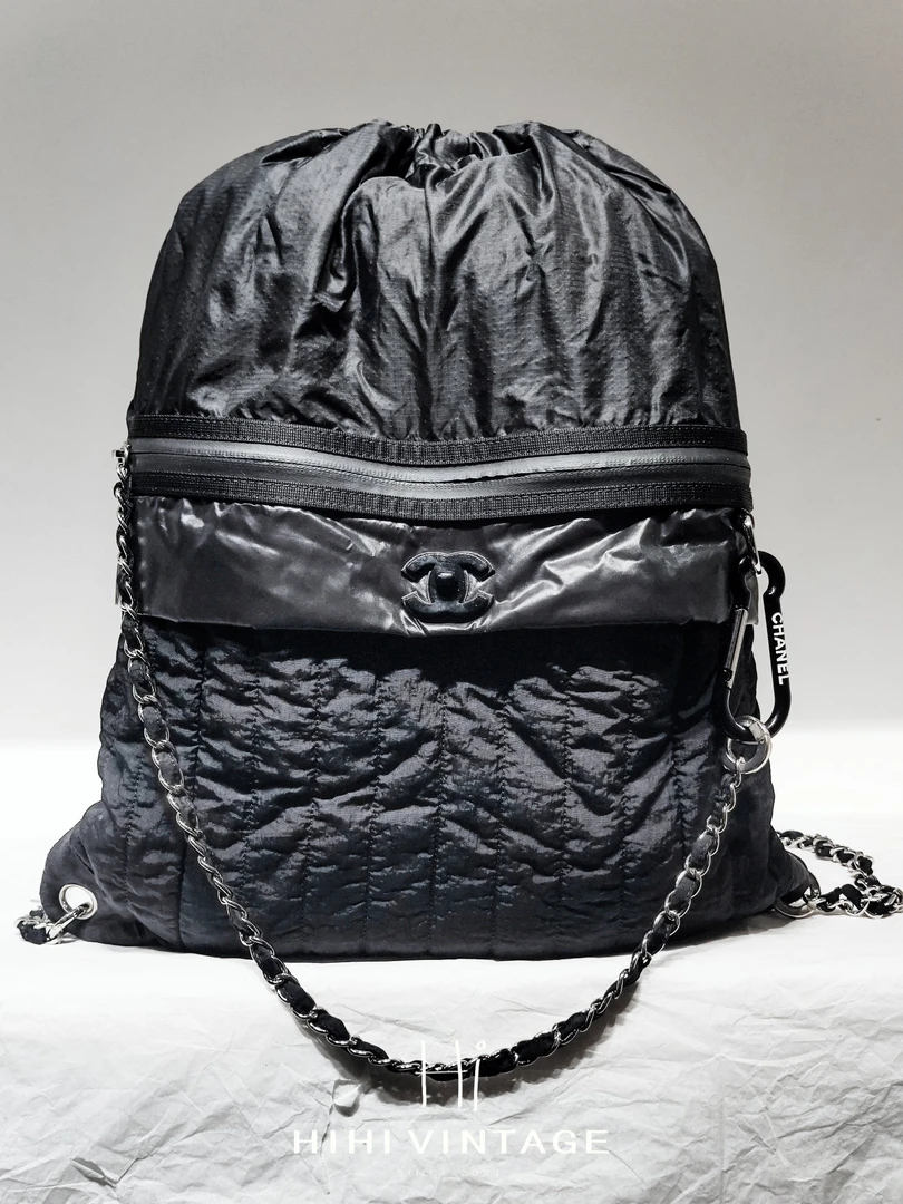 95新 Chanel/香奈儿 19P 黑色尼龙双肩包 27开18963541一店