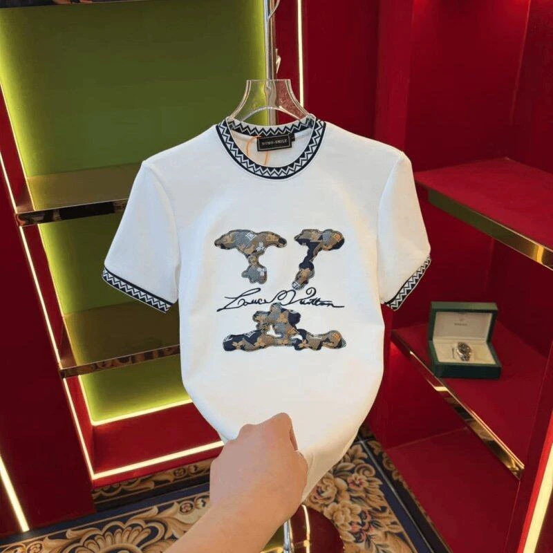 【专柜品质】2025夏季新款圆领男士轻奢休闲百搭半袖修身刺绣T恤款