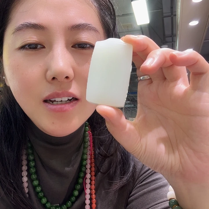 小***浩和田玉未镶嵌颈饰