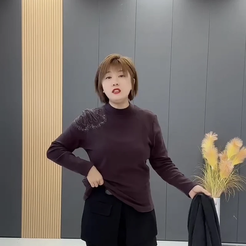 大码女士秋冬半高领烫钻打底衫中老年妈妈长袖百搭遮肉显瘦洋气衫