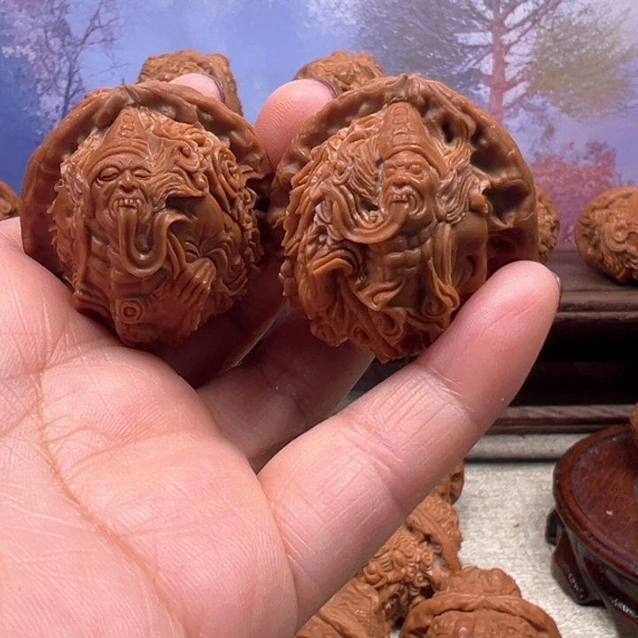 把件核桃白狮子黑白无常